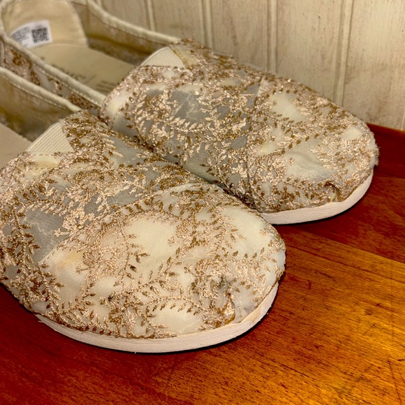 Toms Womens Alpargatas Rose Gold Metallic Hibiscus Floral Lace Size 7.5 … - Picture 15 of 15